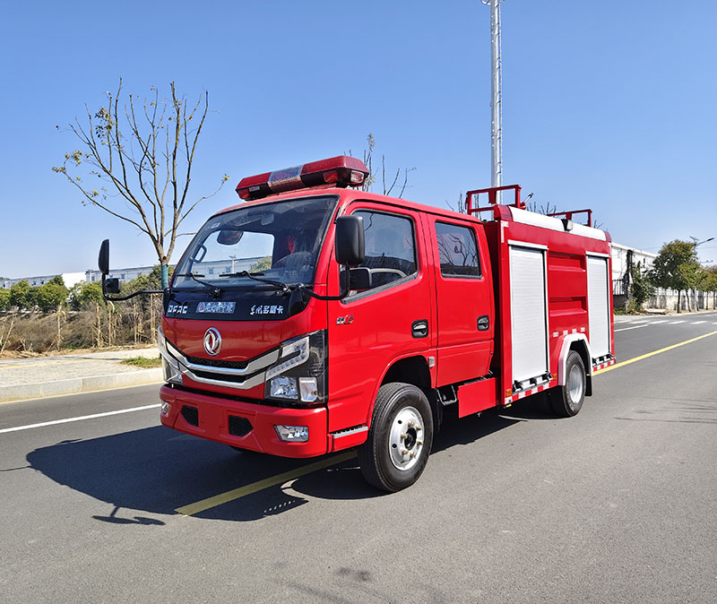 東風2.8噸水罐消防車